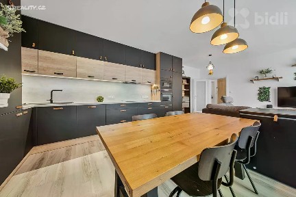 Prodej bytu 3+kk 75 m² U Sportovní školy, Pardubice - Ohrazenice