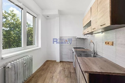 Prodej bytu 3+1 64 m² Stavbařů, Pardubice - Polabiny