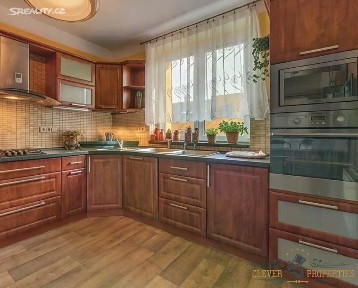 Pronájem rodinného domu 250 m², pozemek 550 m² Spojovací, Přelouč
