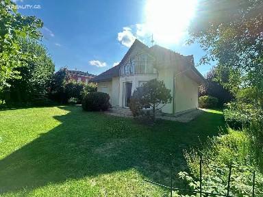 Pronájem rodinného domu 200 m², pozemek 683 m² V pěšinkách, Praha - Březiněves