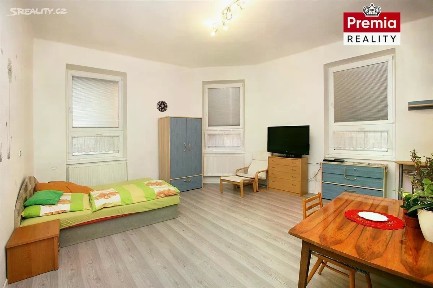 Pronájem bytu 1+kk 38 m² Na Rejdišti, Znojmo