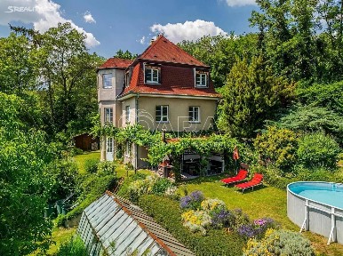 Prodej vícegeneračního domu 244 m², pozemek 1821 m²
