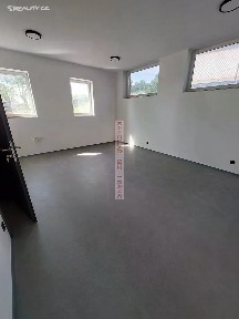 Pronájem skladového prostoru 756 m²
