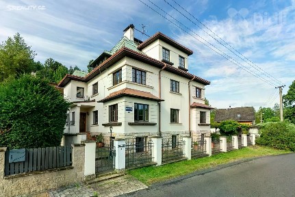 Prodej rodinného domu 306 m², pozemek 610 m²
