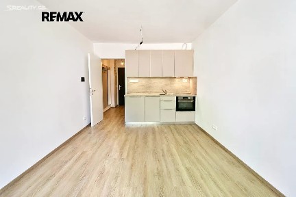 Pronájem bytu 1+kk 28 m² Pod Zámečkem, Hradec Králové - Nový Hradec Králové