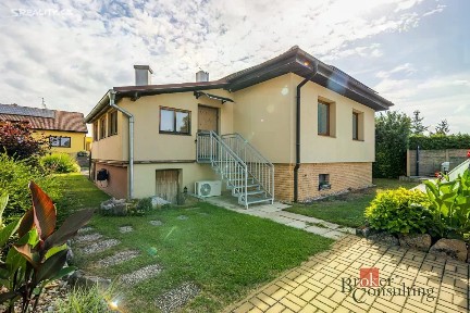Prodej rodinného domu 270 m², pozemek 2024 m²