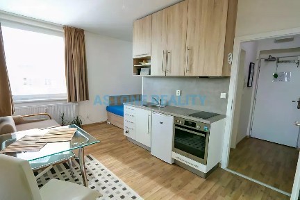 Pronájem bytu 1+kk 30 m² Hornoměcholupská, Praha - Hostivař