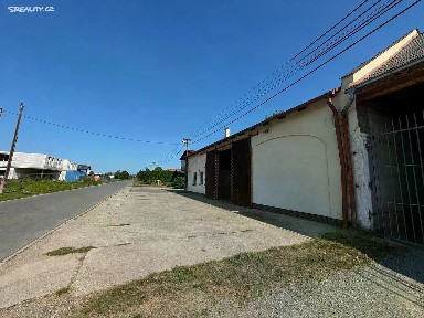 Prodej komerční nemovitosti 300 m²