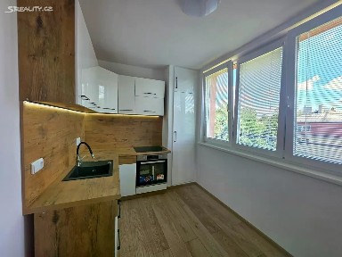 Pronájem bytu 1+1 40 m² Výškovická, Ostrava - Zábřeh
