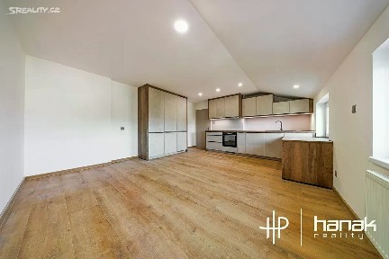 Pronájem bytu 1+kk 36 m² Ondřejova, Olomouc - Chválkovice