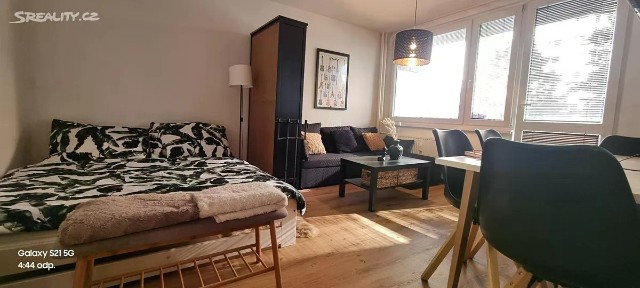 Pronájem bytu 1+kk 40 m² Brožíkova, Pardubice - Polabiny