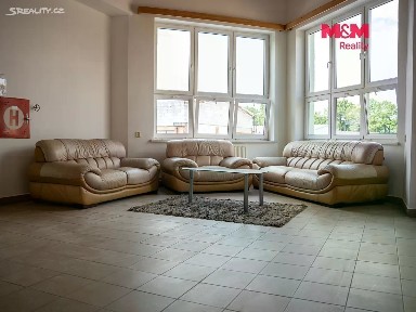 Pronájem kanceláře 348 m²
