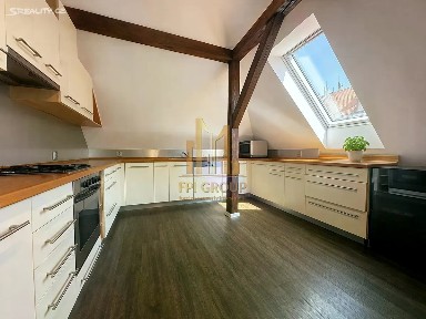 Pronájem bytu 4+1 145 m² Hradeckých, Praha - Nusle