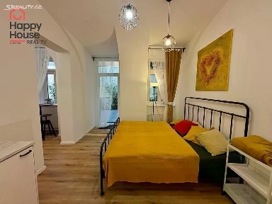 Pronájem bytu 1+kk 30 m² Na Čečeličce, Praha - Smíchov