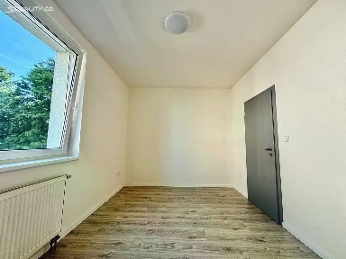 Pronájem bytu 3+kk 78 m² Nové náměstí, Praha - Uhříněves