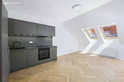 Pronájem bytu 4+kk 111 m² Sezimova, Praha - Nusle