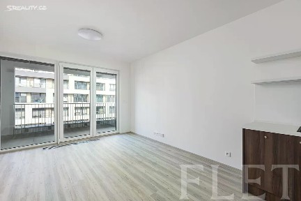 Pronájem bytu 1+kk 33 m² Poděbradská, Praha - Hloubětín