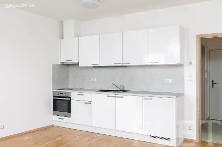 Pronájem bytu 1+kk 36 m² Olšanská, Praha - Žižkov