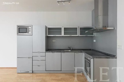 Pronájem bytu 1+kk 49 m² Osadní, Praha - Holešovice
