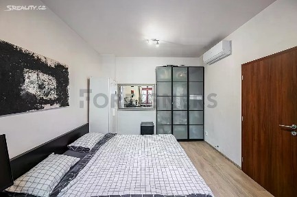 Pronájem bytu pokoje 12 m² Tomáškova, Praha - Smíchov