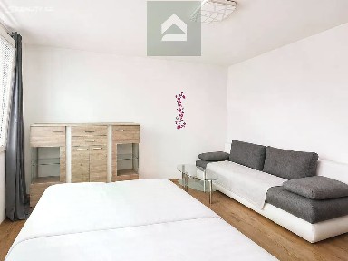 Pronájem bytu 1+1 33 m² Pod Vrchem, Plzeň - Lobzy
