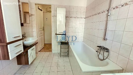 Prodej bytu 2+kk 60 m² Nerudova, Karlovy Vary - Stará Role
