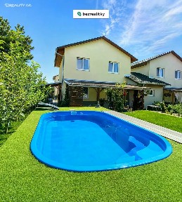 Nehvizdy, Praha-východ, Družstevní