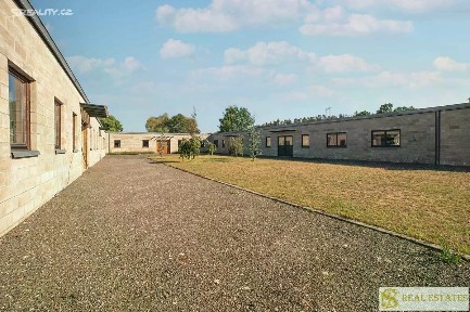 Prodej výrobní haly, prostoru 700 m² Zdechovice