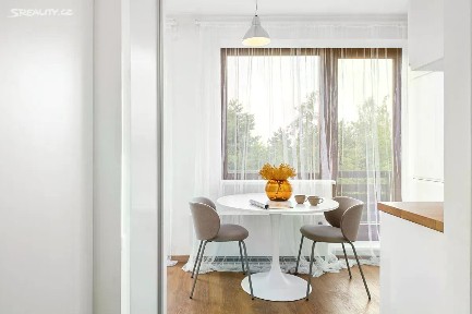 Prodej bytu 1+kk 28 m² Praha - Praha 8