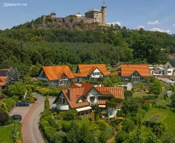 Prodej rodinného domu 718 m², pozemek 1306 m²