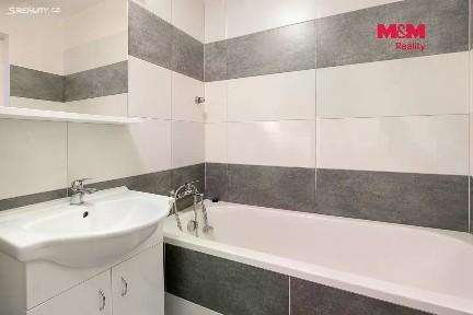 Pronájem bytu 2+1 58 m² Sladkovského, Louny