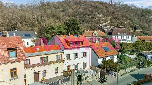 Prodej vícegeneračního domu 90 m², pozemek 26 m² V Podbabě, Praha