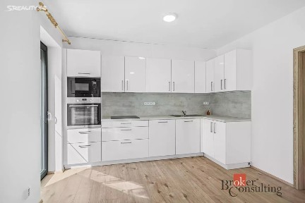 Prodej bytu 3+kk 85 m² Školní, Třemošná