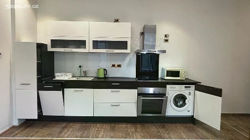 Prodej bytu 3+kk 60 m² Holečkova, Praha - Smíchov
