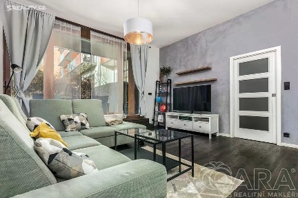 Pronájem bytu 4+kk 114 m² náměstí 5. května, Čelákovice