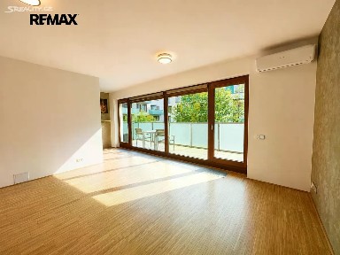 Pronájem bytu 1+kk 42 m² Rohanské nábřeží, Praha - Karlín