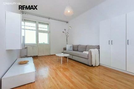 Pronájem bytu 2+1 52 m² Soběslavská, Praha - Vinohrady