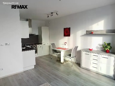 Pronájem bytu 2+kk 47 m² Pod Vinicí, Pardubice - Zelené Předměstí