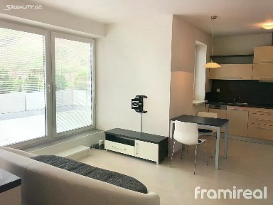 Pronájem bytu 1+kk 42 m² Podveská, Brno - Komín