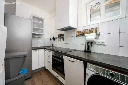 Prodej bytu 2+1 47 m² Révová, Praha - Strašnice