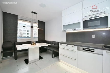 Pronájem bytu 3+1 72 m² Pískovcová, Praha - Prosek