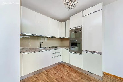 Pronájem bytu 1+kk 38 m² Italská, Praha - Vinohrady