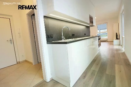 Pronájem bytu 1+kk 37 m² Za černým mostem, Praha - Hloubětín