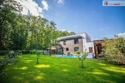 Prodej vily 249 m², pozemek 1050 m²