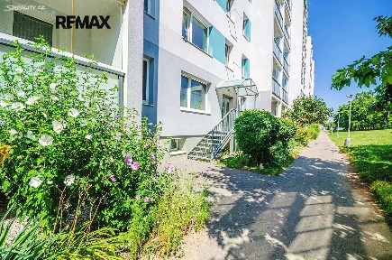 Prodej bytu 1+kk 28 m² Mikulova, Praha - Chodov