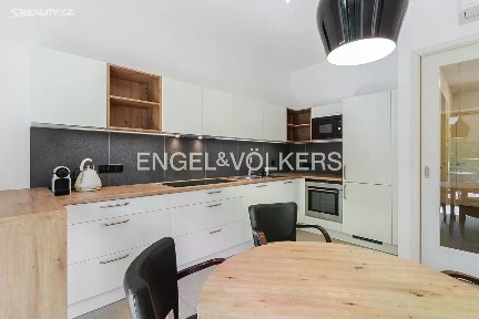 Pronájem bytu 2+kk 65 m² Na Hubálce, Praha - Střešovice