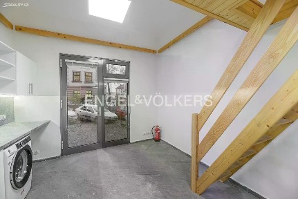 Pronájem bytu 1+kk 27 m² Na Míčánkách, Praha - Vršovice