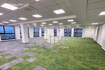 Pronájem kanceláře 571 m²