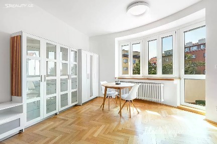 Pronájem bytu 1+kk 39 m² Na Dolinách, Praha - Podolí