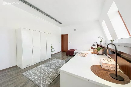 Pronájem bytu pokoje 18 m²